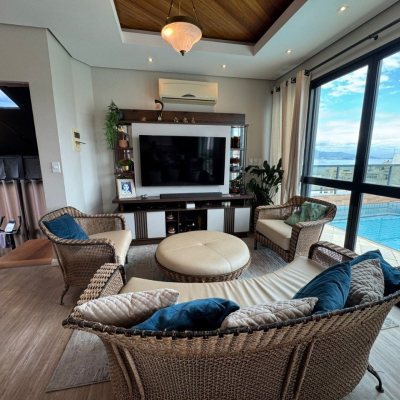 Cobertura com 418m², 3 quartos, 3 suítes, 4 garagens, no bairro Centro em Florianópolis