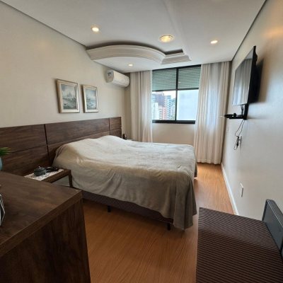 Cobertura com 418m², 3 quartos, 3 suítes, 4 garagens, no bairro Centro em Florianópolis