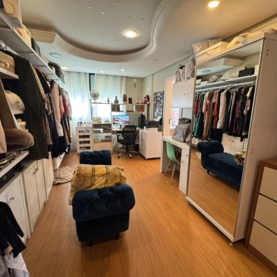 Cobertura com 418m², 3 quartos, 3 suítes, 4 garagens, no bairro Centro em Florianópolis