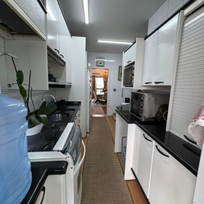 Cobertura com 418m², 3 quartos, 3 suítes, 4 garagens, no bairro Centro em Florianópolis