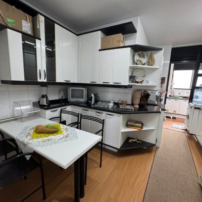 Cobertura com 418m², 3 quartos, 3 suítes, 4 garagens, no bairro Centro em Florianópolis