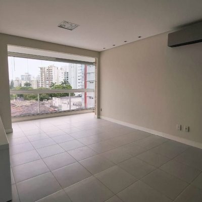 Apartamentos com 75m², 2 quartos, 1 suíte, 2 garagens, no bairro Centro em Florianópolis