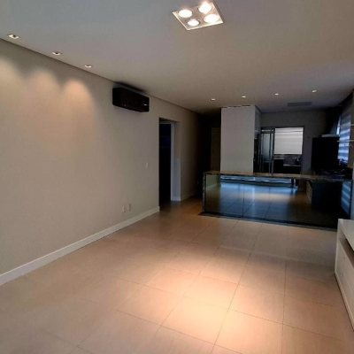 Apartamentos com 75m², 2 quartos, 1 suíte, 2 garagens, no bairro Centro em Florianópolis