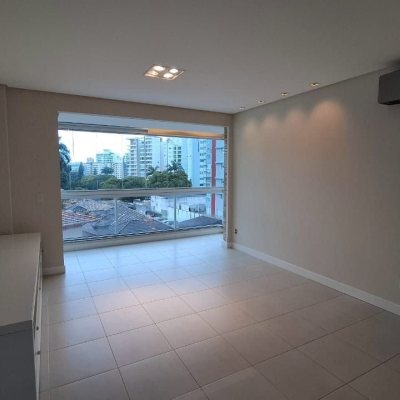 Apartamentos com 75m², 2 quartos, 1 suíte, 2 garagens, no bairro Centro em Florianópolis