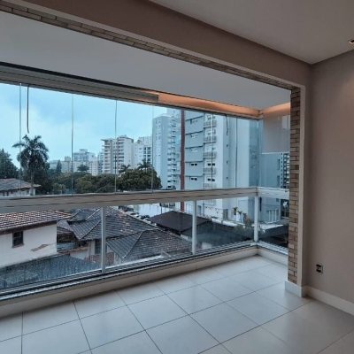 Apartamentos com 75m², 2 quartos, 1 suíte, 2 garagens, no bairro Centro em Florianópolis