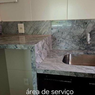 Apartamentos com 75m², 2 quartos, 1 suíte, 2 garagens, no bairro Centro em Florianópolis