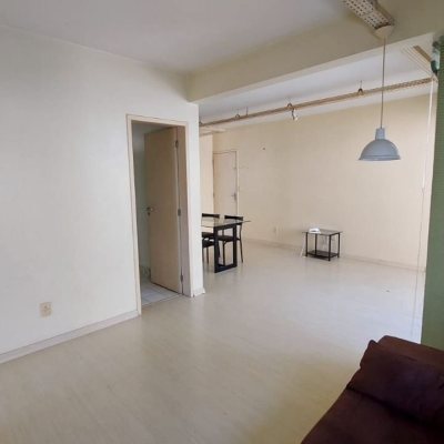 Apartamentos com 79m², 1 quarto, 1 suíte, no bairro Trindade em Florianópolis
