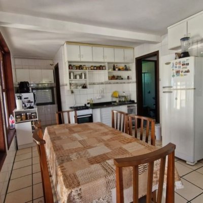 Casa Residencial com 235m², 4 quartos, 2 suítes, 1 garagem, no bairro Ingleses em Florianópolis