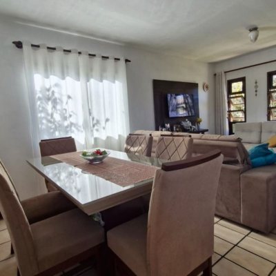 Casa Residencial com 235m², 4 quartos, 2 suítes, 1 garagem, no bairro Ingleses em Florianópolis