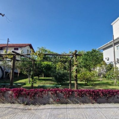 Casa Residencial com 235m², 4 quartos, 2 suítes, 1 garagem, no bairro Ingleses em Florianópolis