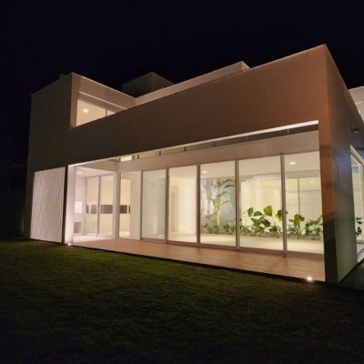 Casa em Condomínio com 297m², 4 quartos, 4 suítes, 6 garagens, no bairro São João Do Rio Vermelho em Florianópolis