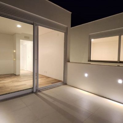 Casa em Condomínio com 297m², 4 quartos, 4 suítes, 6 garagens, no bairro São João Do Rio Vermelho em Florianópolis