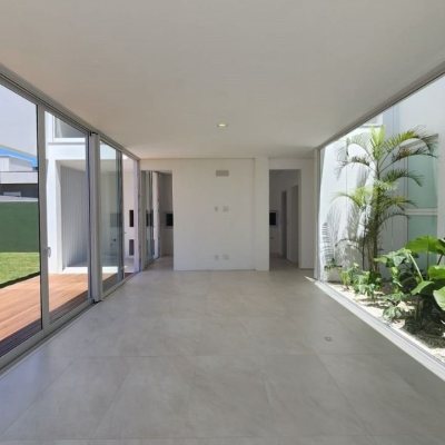 Casa em Condomínio com 297m², 4 quartos, 4 suítes, 6 garagens, no bairro São João Do Rio Vermelho em Florianópolis