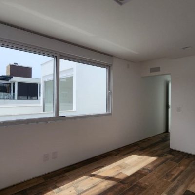 Casa em Condomínio com 297m², 4 quartos, 4 suítes, 6 garagens, no bairro São João Do Rio Vermelho em Florianópolis