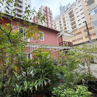 Casa em Condomínio com 119m², 4 quartos, 1 suíte, 2 garagens, no bairro Centro em Florianópolis