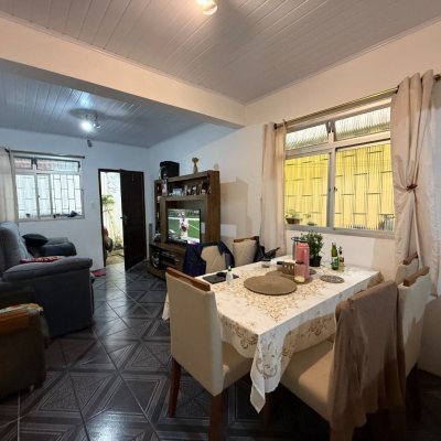 Casa em Condomínio com 119m², 4 quartos, 1 suíte, 2 garagens, no bairro Centro em Florianópolis