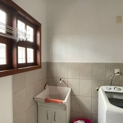 Casa Residencial com 122m², 3 quartos, 2 suítes, 2 garagens, no bairro Ingleses do Rio Vermelho em Florianópolis