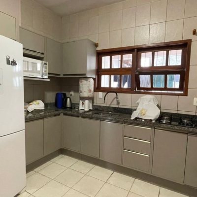 Casa Residencial com 122m², 3 quartos, 2 suítes, 2 garagens, no bairro Ingleses do Rio Vermelho em Florianópolis