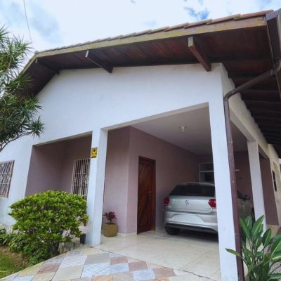 Casa Residencial com 122m², 3 quartos, 2 suítes, 2 garagens, no bairro Ingleses do Rio Vermelho em Florianópolis