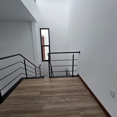 Casa Residencial com 189m², 4 quartos, 3 suítes, 2 garagens, no bairro Rio Tavares em Florianópolis