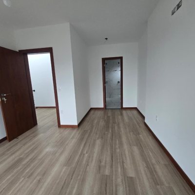 Casa Residencial com 189m², 4 quartos, 3 suítes, 2 garagens, no bairro Rio Tavares em Florianópolis