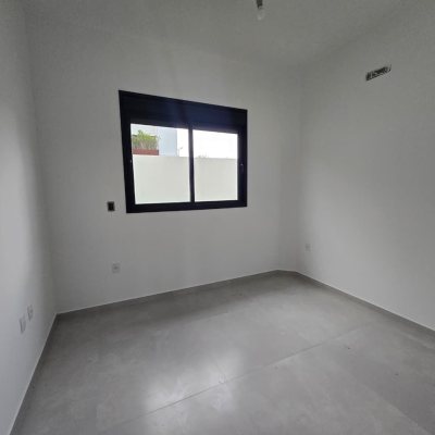 Casa Residencial com 189m², 4 quartos, 3 suítes, 2 garagens, no bairro Rio Tavares em Florianópolis