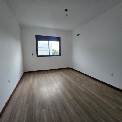 Casa Residencial com 189m², 4 quartos, 3 suítes, 2 garagens, no bairro Rio Tavares em Florianópolis