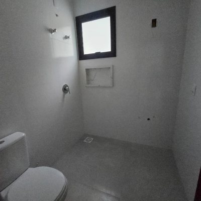 Casa Residencial com 189m², 4 quartos, 3 suítes, 2 garagens, no bairro Rio Tavares em Florianópolis