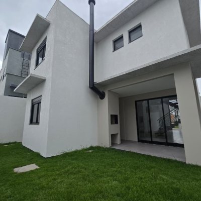 Casa Residencial com 189m², 4 quartos, 3 suítes, 2 garagens, no bairro Rio Tavares em Florianópolis
