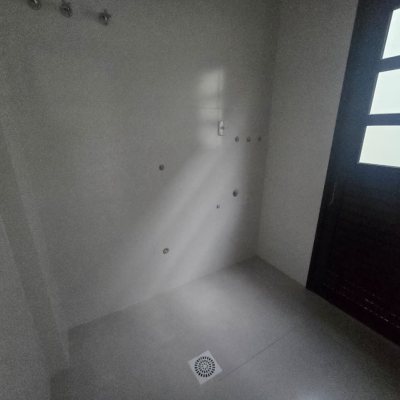 Casa Residencial com 189m², 4 quartos, 3 suítes, 2 garagens, no bairro Rio Tavares em Florianópolis