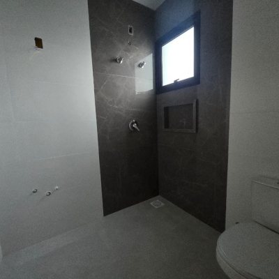 Casa Residencial com 189m², 4 quartos, 3 suítes, 2 garagens, no bairro Rio Tavares em Florianópolis