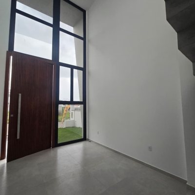 Casa Residencial com 189m², 4 quartos, 3 suítes, 2 garagens, no bairro Rio Tavares em Florianópolis