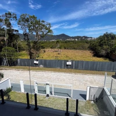 Casa Residencial com 176m², 3 quartos, 3 suítes, 2 garagens, no bairro Cacupé em Florianópolis
