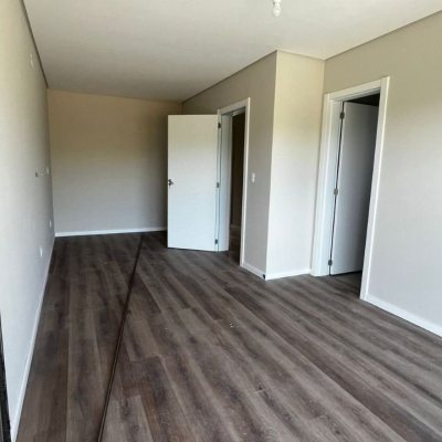 Casa Residencial com 176m², 3 quartos, 3 suítes, 2 garagens, no bairro Cacupé em Florianópolis