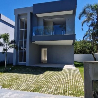 Casa Residencial com 176m², 3 quartos, 3 suítes, 2 garagens, no bairro Cacupé em Florianópolis