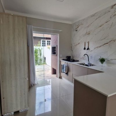 Casa Residencial com 80m², 2 quartos, 1 suíte, 1 garagem, no bairro São João Do Rio Vermelho em Florianópolis