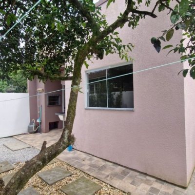 Casa Residencial com 80m², 2 quartos, 1 suíte, 1 garagem, no bairro São João Do Rio Vermelho em Florianópolis