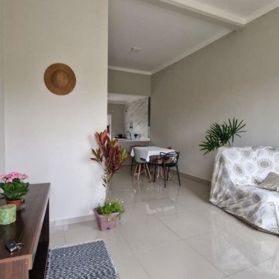 Casa Residencial com 80m², 2 quartos, 1 suíte, 1 garagem, no bairro São João Do Rio Vermelho em Florianópolis