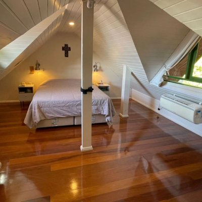 Casa Residencial com 204m², 4 quartos, 1 suíte, 2 garagens, no bairro Agronômica em Florianópolis