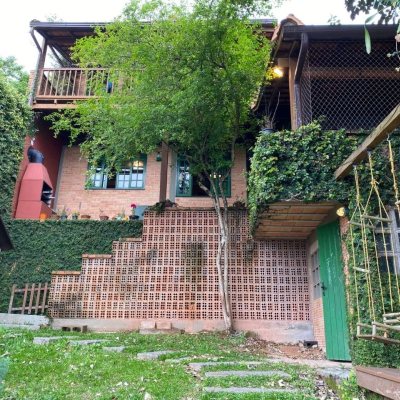 Casa Residencial com 204m², 4 quartos, 1 suíte, 2 garagens, no bairro Agronômica em Florianópolis