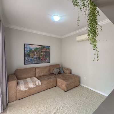 Casa Residencial com 189m², 3 quartos, 1 suíte, 2 garagens, no bairro Centro em Palhoça