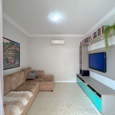 Casa Residencial com 189m², 3 quartos, 1 suíte, 2 garagens, no bairro Centro em Palhoça