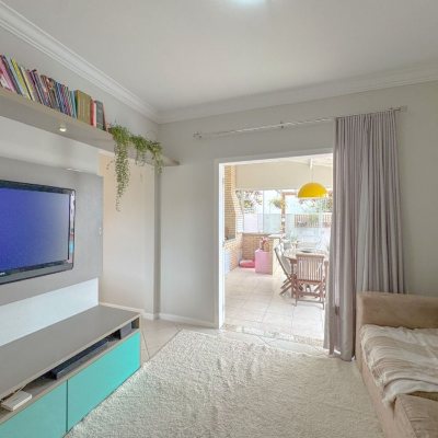 Casa Residencial com 189m², 3 quartos, 1 suíte, 2 garagens, no bairro Centro em Palhoça