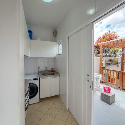 Casa Residencial com 189m², 3 quartos, 1 suíte, 2 garagens, no bairro Centro em Palhoça