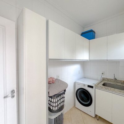 Casa Residencial com 189m², 3 quartos, 1 suíte, 2 garagens, no bairro Centro em Palhoça