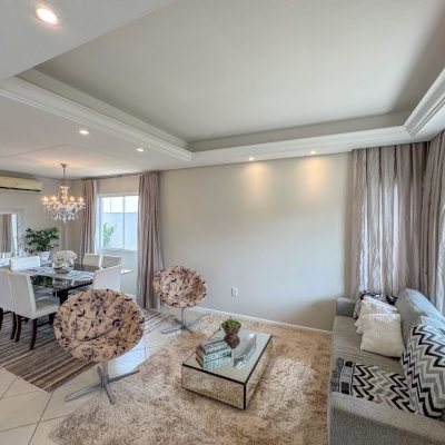 Casa Residencial com 189m², 3 quartos, 1 suíte, 2 garagens, no bairro Centro em Palhoça