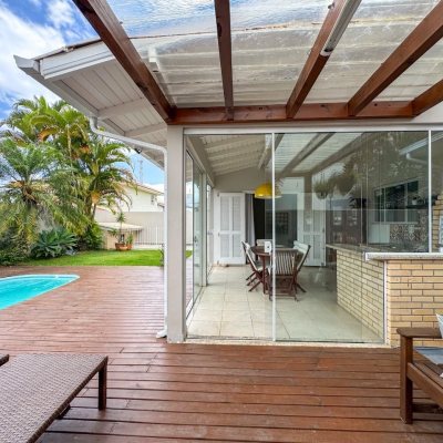 Casa Residencial com 189m², 3 quartos, 1 suíte, 2 garagens, no bairro Centro em Palhoça