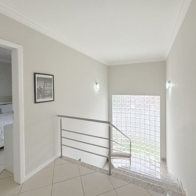 Casa Residencial com 189m², 3 quartos, 1 suíte, 2 garagens, no bairro Centro em Palhoça