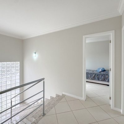 Casa Residencial com 189m², 3 quartos, 1 suíte, 2 garagens, no bairro Centro em Palhoça