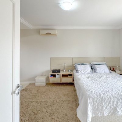 Casa Residencial com 189m², 3 quartos, 1 suíte, 2 garagens, no bairro Centro em Palhoça